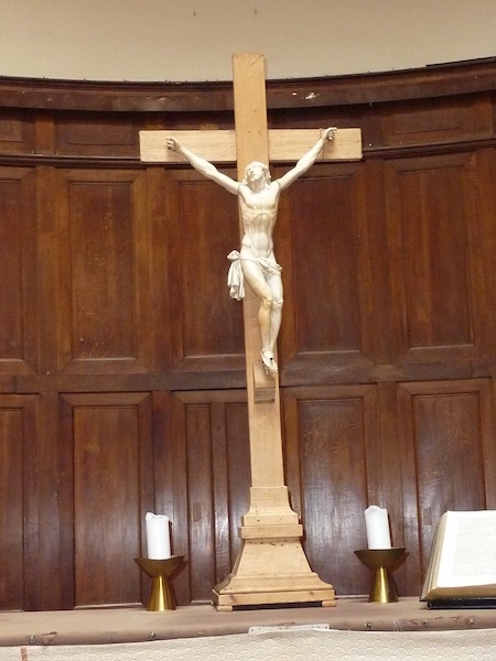 église luthérienne Redemption crucifix.jpg